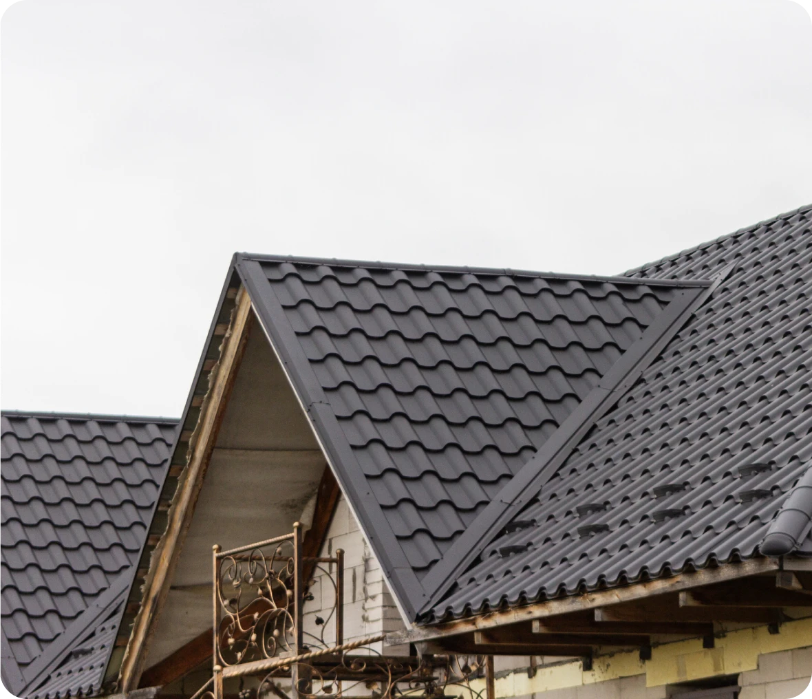 Metal roof with triangular design